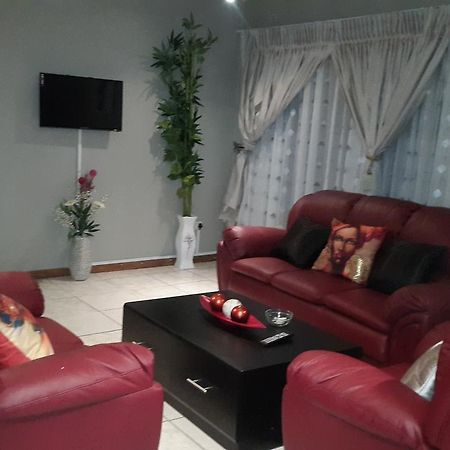 Tintech Bed & Breakfast Francistown Buitenkant foto