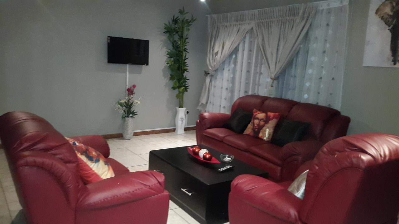 Tintech Bed & Breakfast Francistown Buitenkant foto