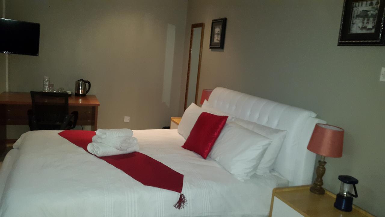 Tintech Bed & Breakfast Francistown Buitenkant foto