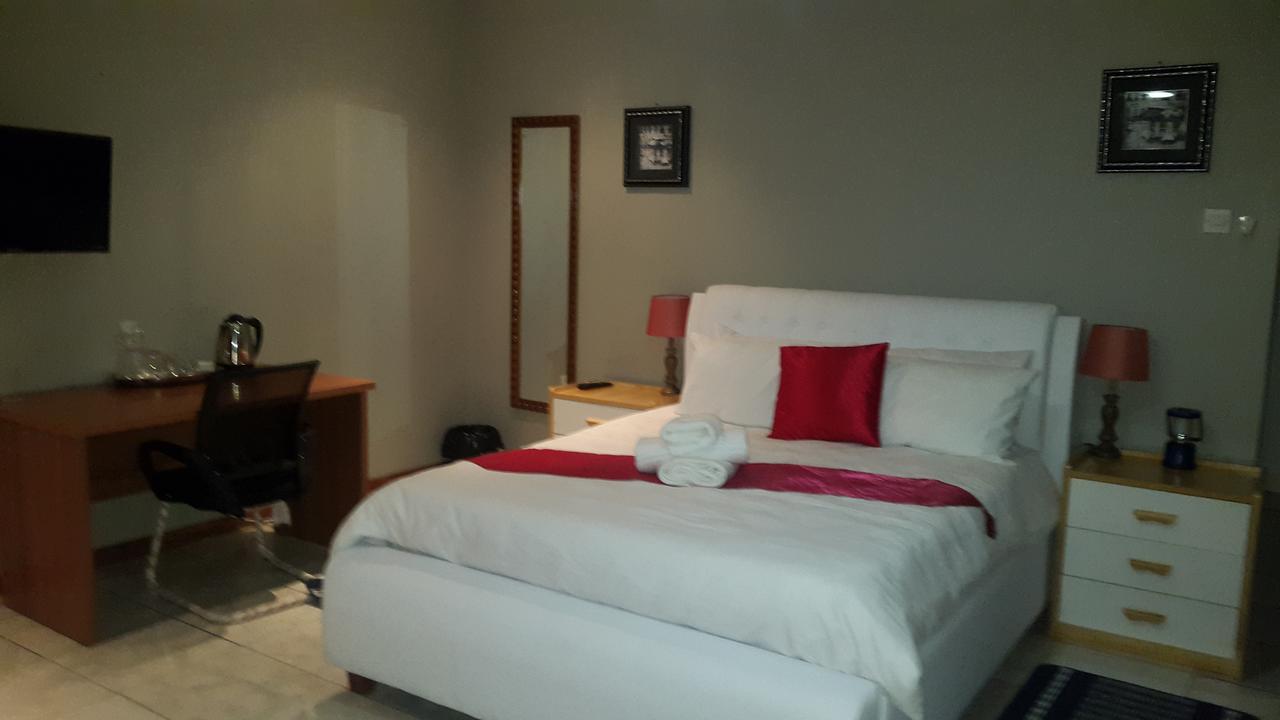 Tintech Bed & Breakfast Francistown Buitenkant foto