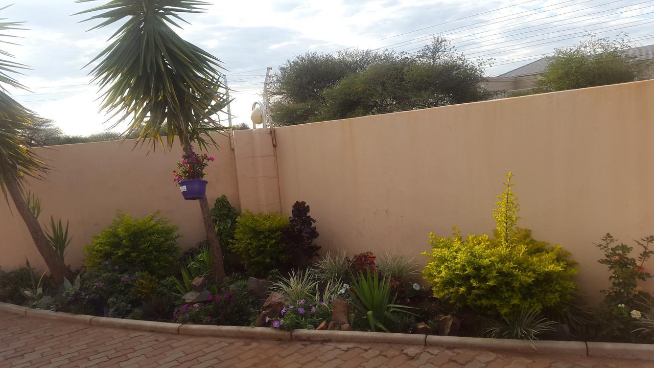 Tintech Bed & Breakfast Francistown Buitenkant foto