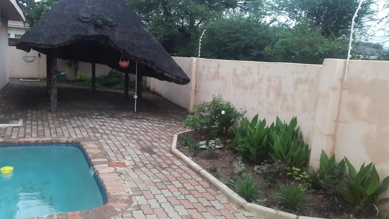 Tintech Bed & Breakfast Francistown Buitenkant foto
