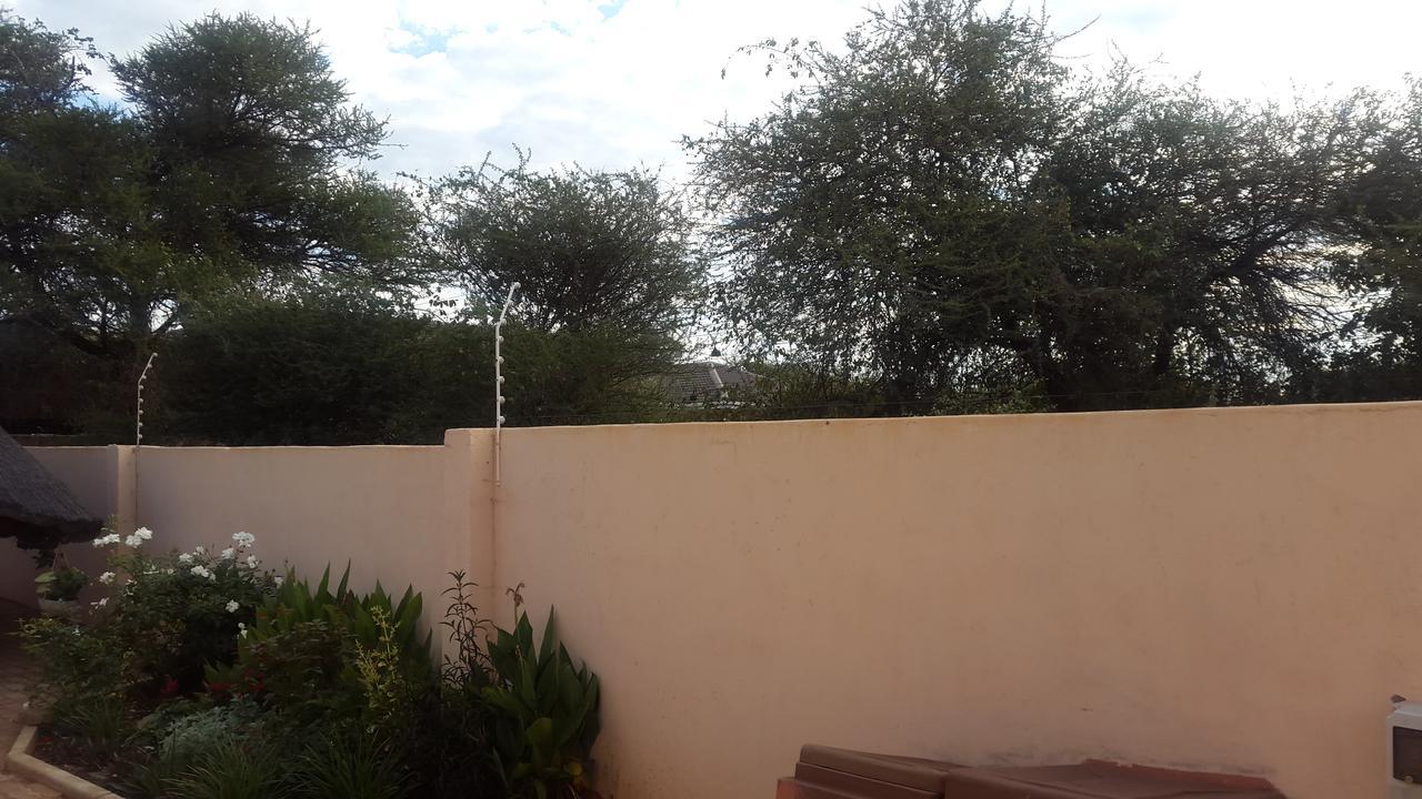 Tintech Bed & Breakfast Francistown Buitenkant foto