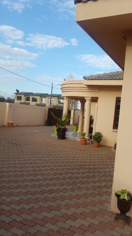 Tintech Bed & Breakfast Francistown Buitenkant foto